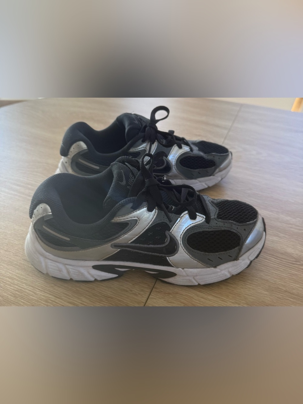 Nike V5 RNR sneakers youth size 6